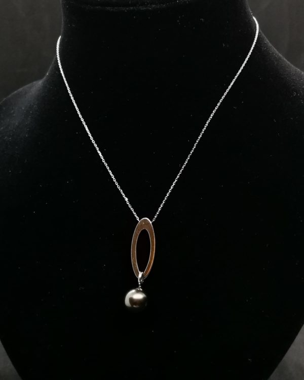 Collier en or gris avec perle noire de Tahiti